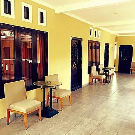 Hotel Sentral Pabean Buleleng Extérieur photo
