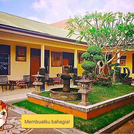 Hotel Sentral Pabean Buleleng Extérieur photo