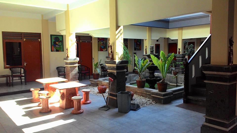Hotel Sentral Pabean Buleleng Extérieur photo
