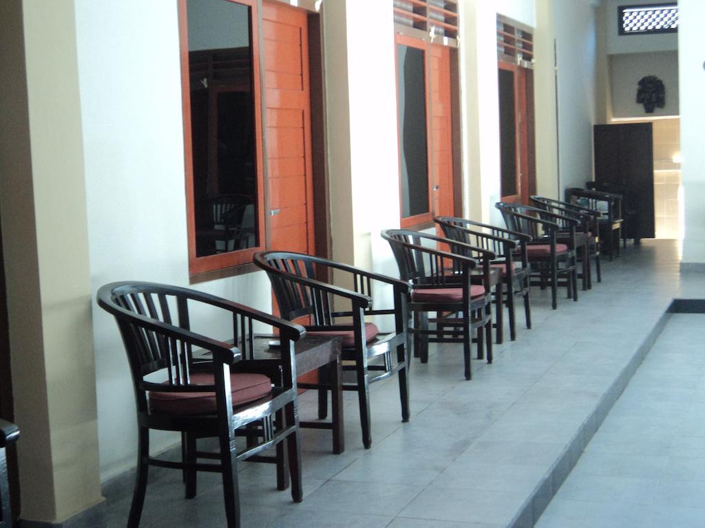 Hotel Sentral Pabean Buleleng Chambre photo
