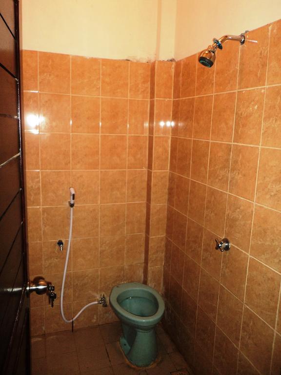 Hotel Sentral Pabean Buleleng Chambre photo