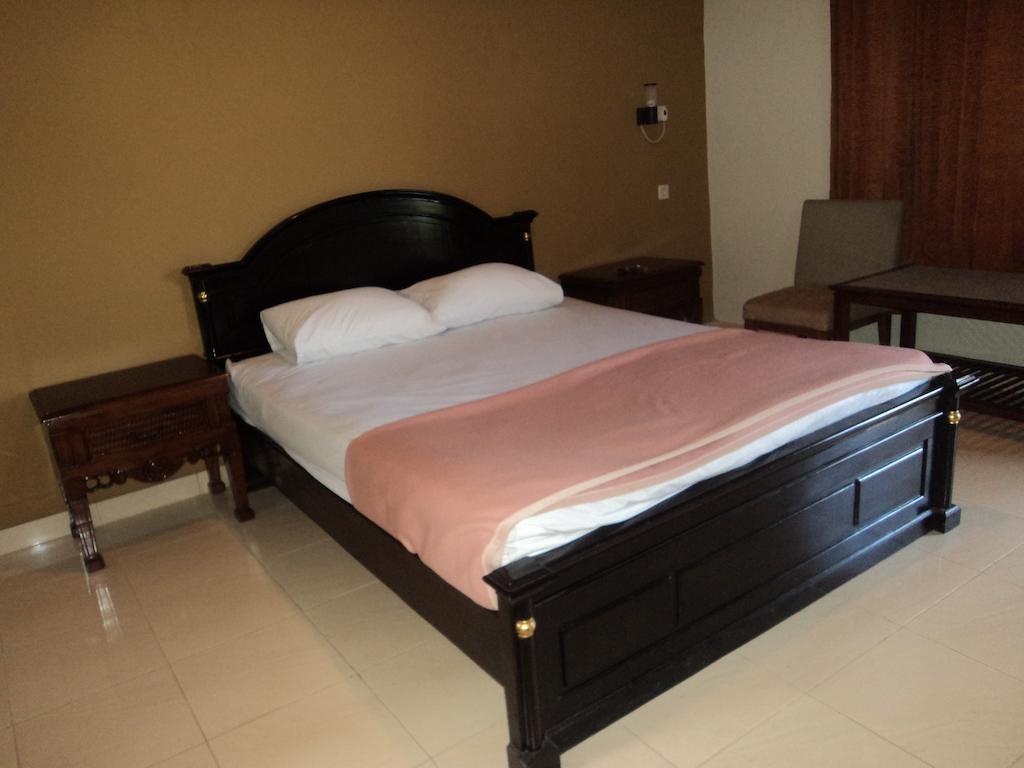 Hotel Sentral Pabean Buleleng Chambre photo