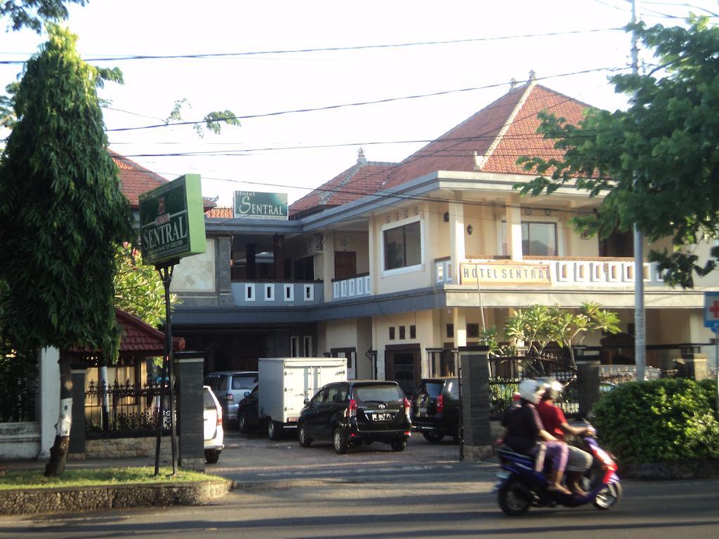 Hotel Sentral Pabean Buleleng Extérieur photo